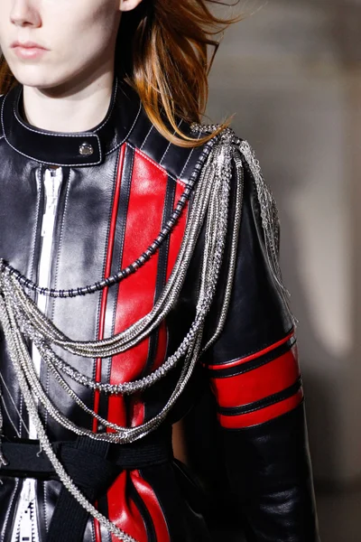 Look 24